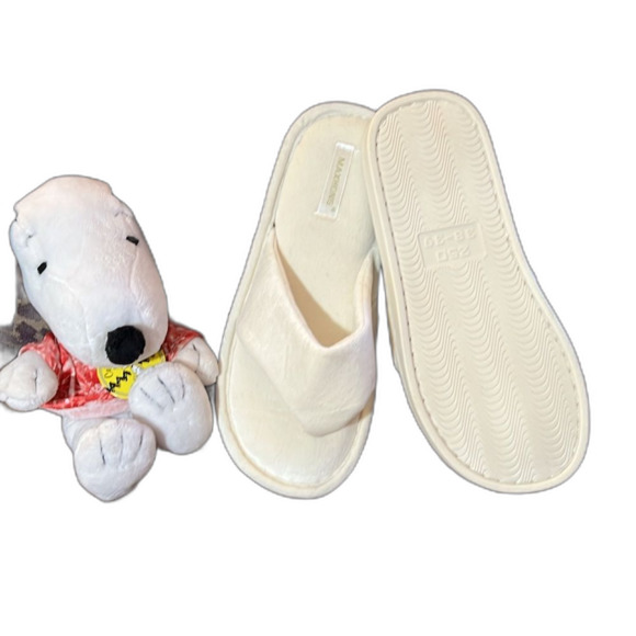 EUC Maxhong Cream Thong Slippers - Picture 2 of 6